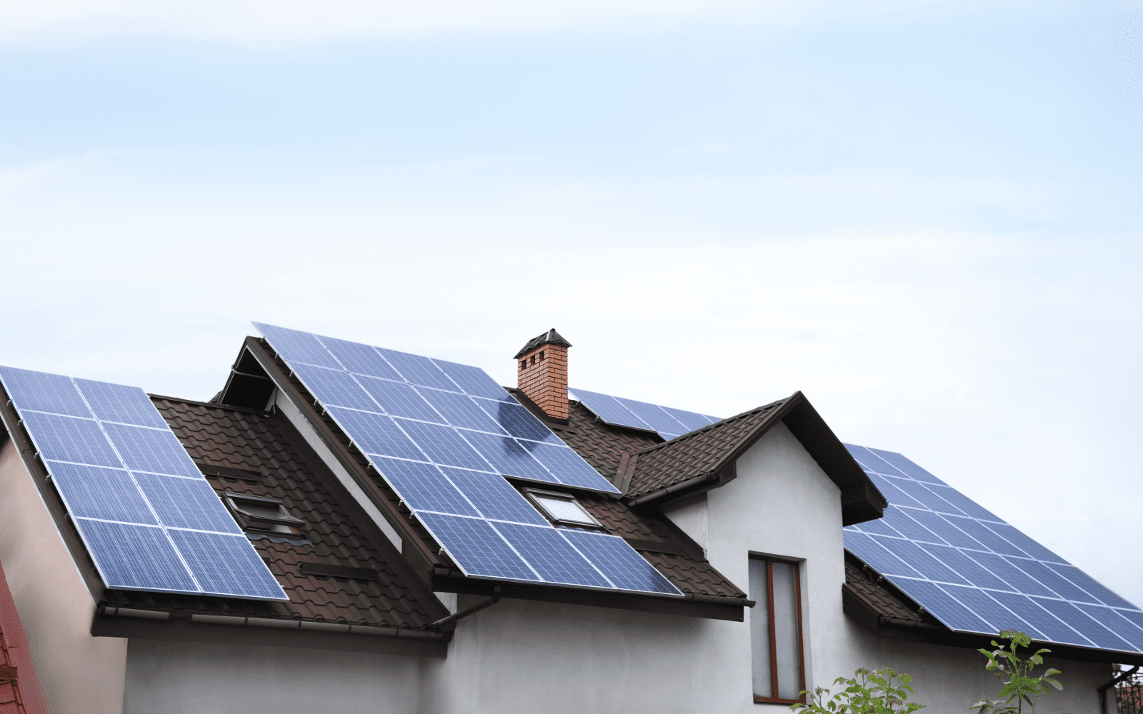 Minneapolis area home with residential solar panels installed on south-facing roof